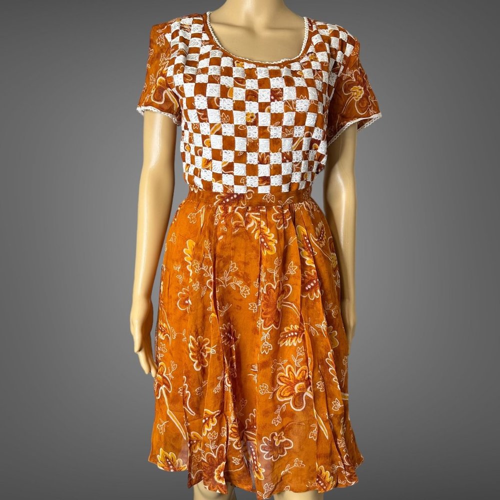 Nikki Saggaro Dress Medium M Brown White Lined Knee Length Short Sleeves